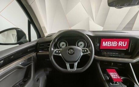 Volkswagen Touareg III, 2018 год, 4 700 000 рублей, 15 фотография