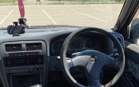 Nissan Terrano II рестайлинг, 1993 год, 800 000 рублей, 11 фотография