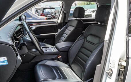 Volkswagen Touareg III, 2019 год, 4 280 000 рублей, 10 фотография