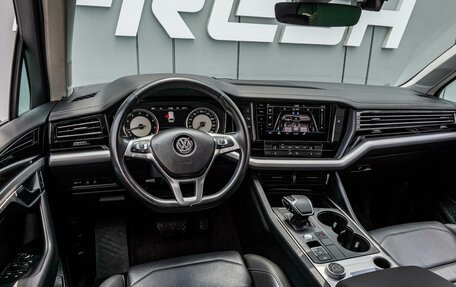 Volkswagen Touareg III, 2019 год, 4 280 000 рублей, 6 фотография