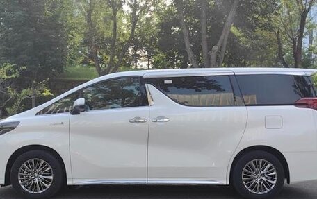 Toyota Alphard III, 2021 год, 5 250 000 рублей, 6 фотография
