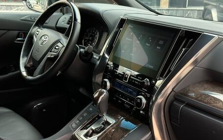Toyota Alphard III, 2021 год, 5 200 000 рублей, 10 фотография