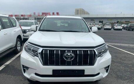 Toyota Land Cruiser Prado 150 рестайлинг 2, 2022 год, 6 100 000 рублей, 1 фотография