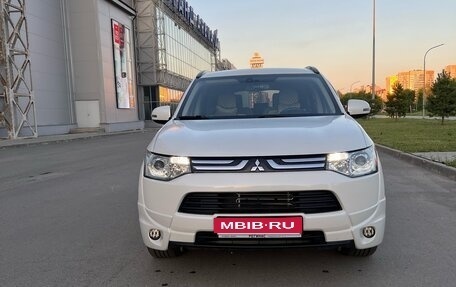 Mitsubishi Outlander III рестайлинг 3, 2013 год, 1 850 000 рублей, 1 фотография