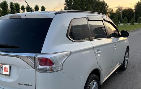 Mitsubishi Outlander III рестайлинг 3, 2013 год, 1 850 000 рублей, 3 фотография