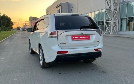 Mitsubishi Outlander III рестайлинг 3, 2013 год, 1 850 000 рублей, 4 фотография
