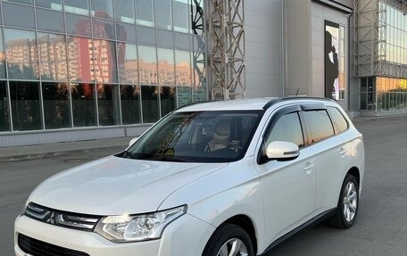 Mitsubishi Outlander III рестайлинг 3, 2013 год, 1 850 000 рублей, 5 фотография