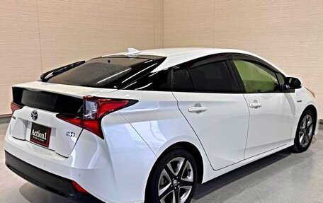 Toyota Prius IV XW50, 2022 год, 2 250 000 рублей, 5 фотография