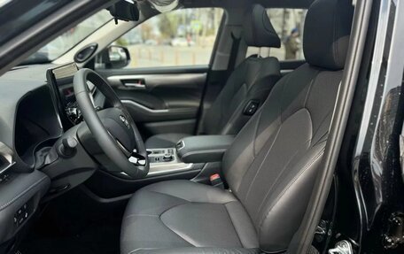 Toyota Highlander, 2025 год, 5 900 000 рублей, 21 фотография