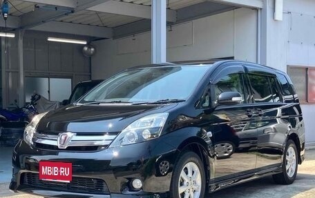 Toyota ISis I, 2012 год, 1 100 000 рублей, 1 фотография