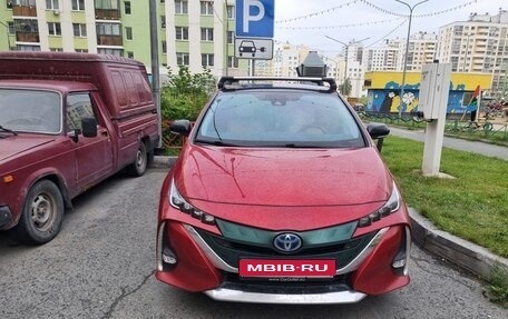 Toyota Prius IV XW50, 2018 год, 2 700 000 рублей, 1 фотография