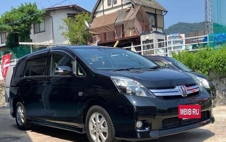 Toyota ISis I, 2012 год, 1 100 000 рублей, 3 фотография