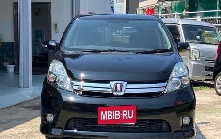 Toyota ISis I, 2012 год, 1 100 000 рублей, 2 фотография