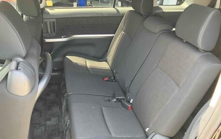 Toyota ISis I, 2012 год, 1 100 000 рублей, 9 фотография