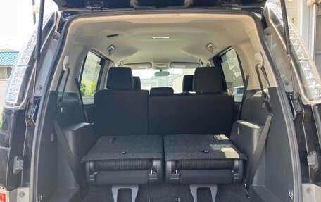 Toyota ISis I, 2012 год, 1 100 000 рублей, 14 фотография