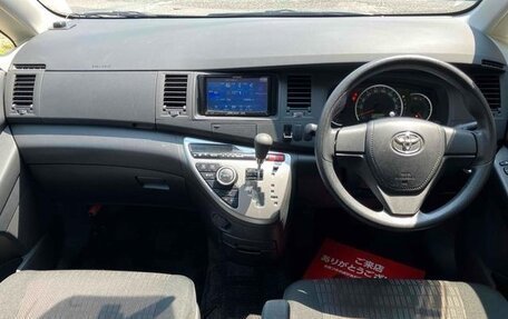 Toyota ISis I, 2012 год, 1 100 000 рублей, 17 фотография
