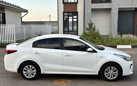 KIA Rio IV, 2018 год, 1 060 400 рублей, 2 фотография