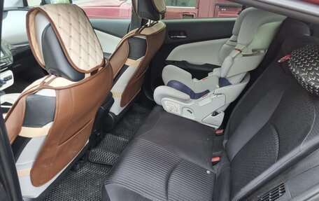 Toyota Prius IV XW50, 2018 год, 2 700 000 рублей, 4 фотография