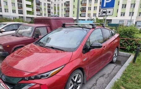 Toyota Prius IV XW50, 2018 год, 2 700 000 рублей, 3 фотография