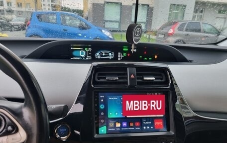 Toyota Prius IV XW50, 2018 год, 2 700 000 рублей, 5 фотография