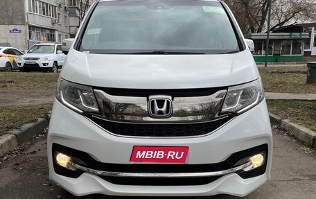 Honda Stepwgn IV, 2015 год, 2 238 000 рублей, 1 фотография