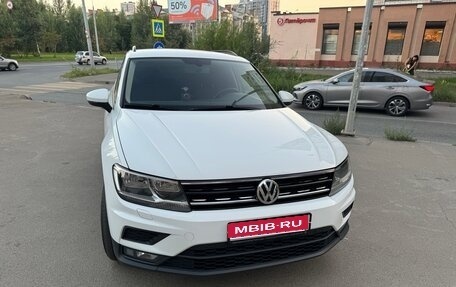 Volkswagen Tiguan II, 2018 год, 2 400 000 рублей, 1 фотография