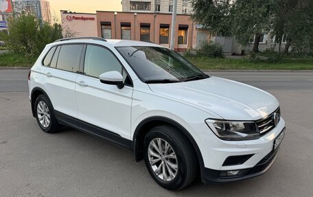 Volkswagen Tiguan II, 2018 год, 2 400 000 рублей, 2 фотография