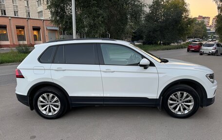 Volkswagen Tiguan II, 2018 год, 2 400 000 рублей, 3 фотография