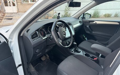 Volkswagen Tiguan II, 2018 год, 2 400 000 рублей, 9 фотография