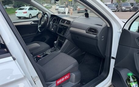 Volkswagen Tiguan II, 2018 год, 2 400 000 рублей, 13 фотография