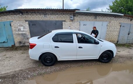 Renault Logan II, 2019 год, 368 000 рублей, 2 фотография