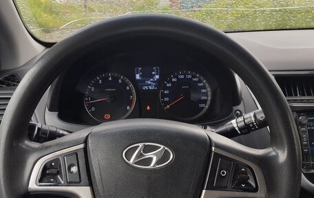 Hyundai Solaris II рестайлинг, 2015 год, 670 000 рублей, 2 фотография