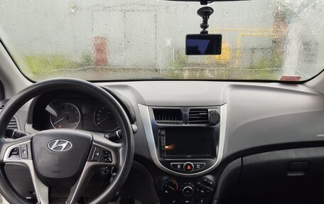 Hyundai Solaris II рестайлинг, 2015 год, 670 000 рублей, 15 фотография