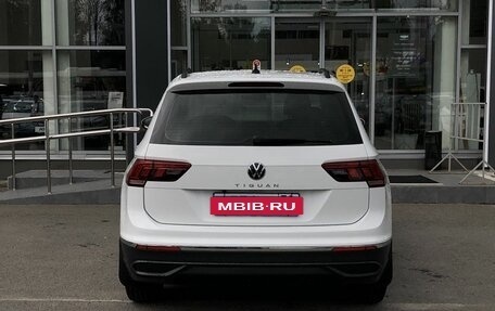 Volkswagen Tiguan II, 2020 год, 2 499 000 рублей, 6 фотография