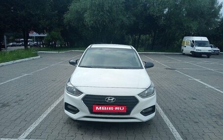 Hyundai Solaris II рестайлинг, 2017 год, 700 000 рублей, 1 фотография