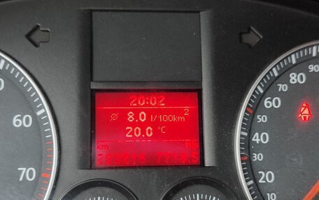 Volkswagen Touran III, 2006 год, 440 000 рублей, 1 фотография