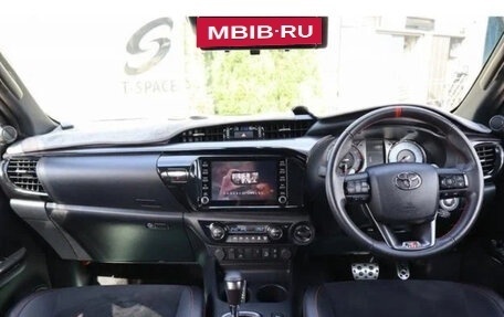 Toyota Hilux VIII, 2022 год, 3 650 000 рублей, 8 фотография