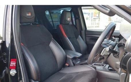 Toyota Hilux VIII, 2022 год, 3 650 000 рублей, 5 фотография