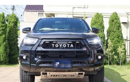 Toyota Hilux VIII, 2022 год, 3 650 000 рублей, 10 фотография
