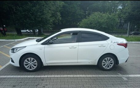 Hyundai Solaris II рестайлинг, 2017 год, 700 000 рублей, 2 фотография