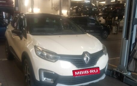 Renault Kaptur I рестайлинг, 2017 год, 1 040 000 рублей, 2 фотография