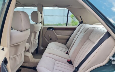 Mercedes-Benz E-Класс, 1994 год, 2 350 000 рублей, 14 фотография