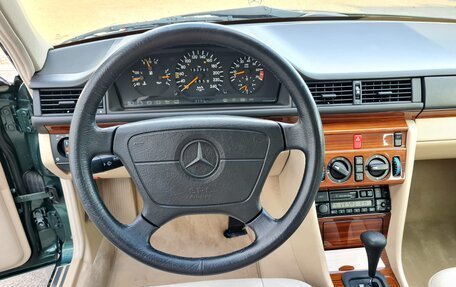 Mercedes-Benz E-Класс, 1994 год, 2 350 000 рублей, 19 фотография