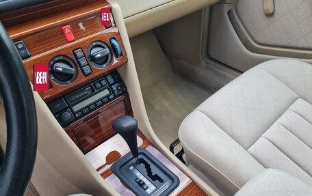 Mercedes-Benz E-Класс, 1994 год, 2 350 000 рублей, 13 фотография