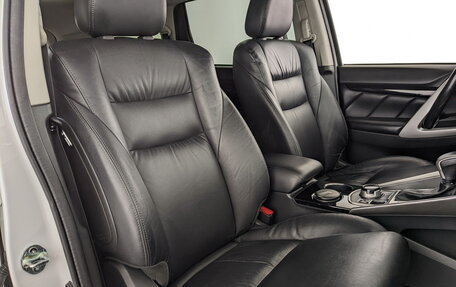 Mitsubishi Pajero Sport III рестайлинг, 2018 год, 2 850 000 рублей, 8 фотография