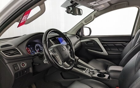 Mitsubishi Pajero Sport III рестайлинг, 2018 год, 2 850 000 рублей, 3 фотография