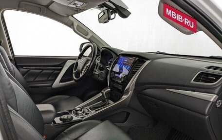 Mitsubishi Pajero Sport III рестайлинг, 2018 год, 2 850 000 рублей, 9 фотография