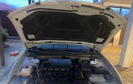 Hyundai Sonata VI, 2009 год, 895 000 рублей, 3 фотография