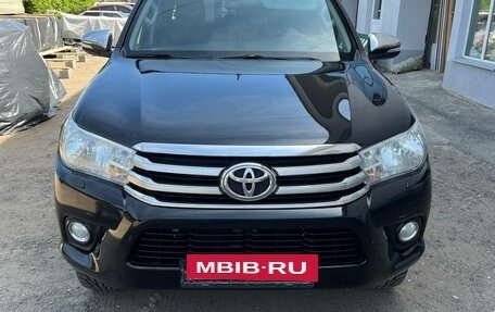 Toyota Hilux VIII, 2015 год, 2 950 000 рублей, 2 фотография