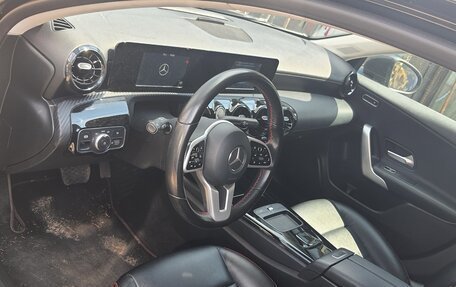 Mercedes-Benz A-Класс, 2019 год, 1 750 000 рублей, 5 фотография